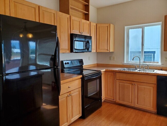 Building Photo - 3bedroom, 2 bathroom with garage