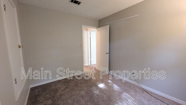 Building Photo - 9345 Chisholm Rd