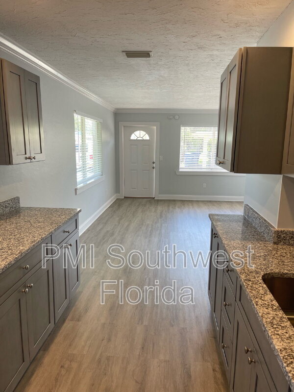 Building Photo - 6367 Gateway Ave