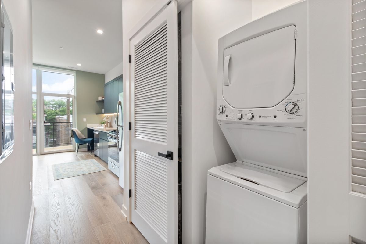 Building Photo - 4513 N Clark St