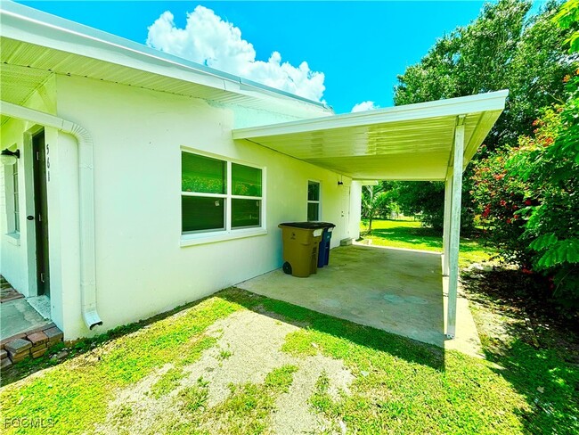 Building Photo - 561 Wood Ave