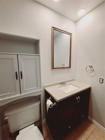 Building Photo - 3726 Red Oak Dr