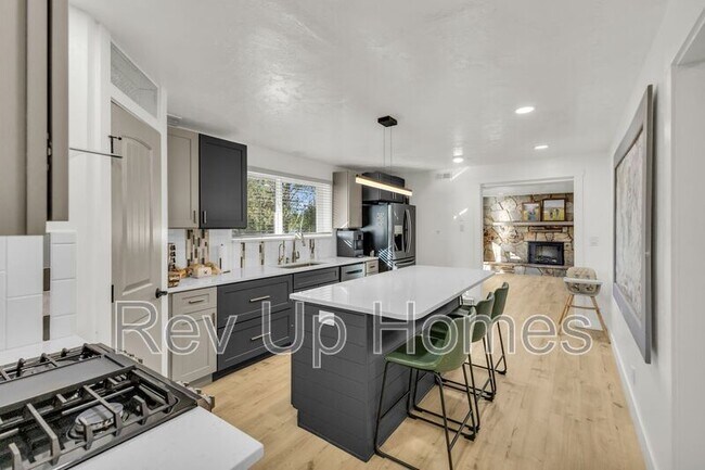 Building Photo - 492 E 100 S