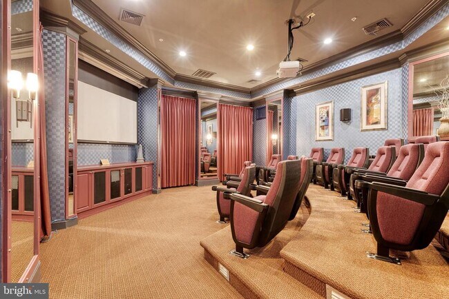 Building Photo - 400 Symphony Cir