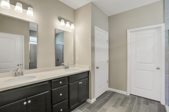 Building Photo - 2203 Sequoia Ct