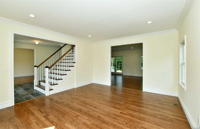 Building Photo - 52 Hillside Pl