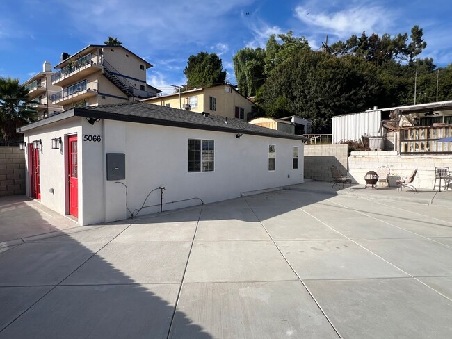 Building Photo - ***OPEN HOUSE SUNDAY JANUARY 12th, 2025 fr...