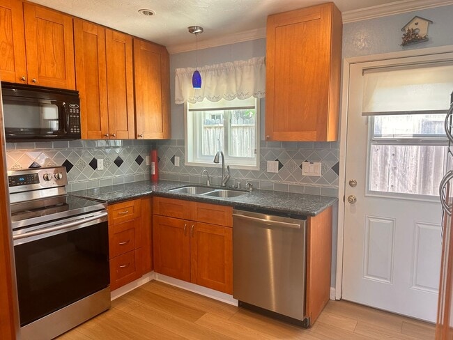 Building Photo - 3BD/1BA Home in Lovely Westwood Neighborhood