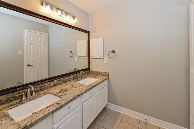 Building Photo - 17714 Meadow Crossing Ln