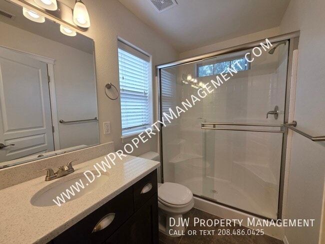 Building Photo - 614 S Grey Pine Ln