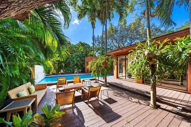 Building Photo - 5627 Granada Blvd