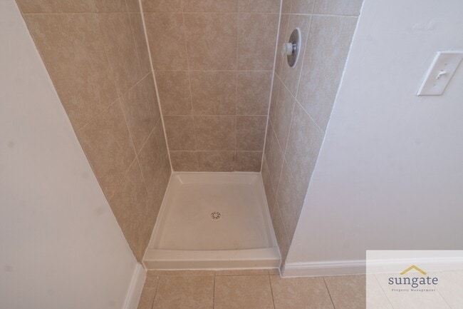 Building Photo - 4032 Falls Rd