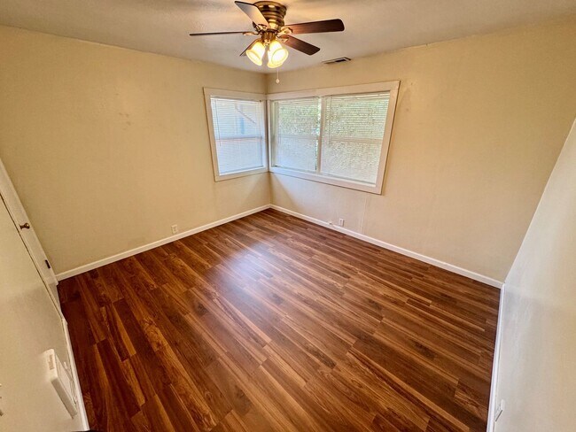 Building Photo - Pet-Friendly Home Conveniently Located Nea...