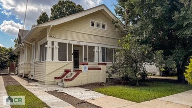 Building Photo - University Area 5bd/3ba With Private Backy...