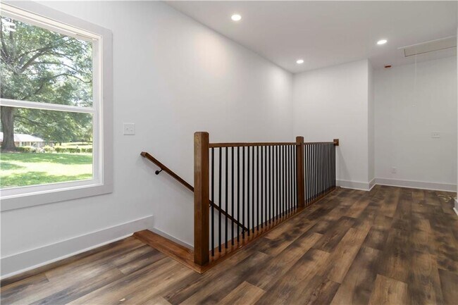 Building Photo - 2884 Thompson Cir