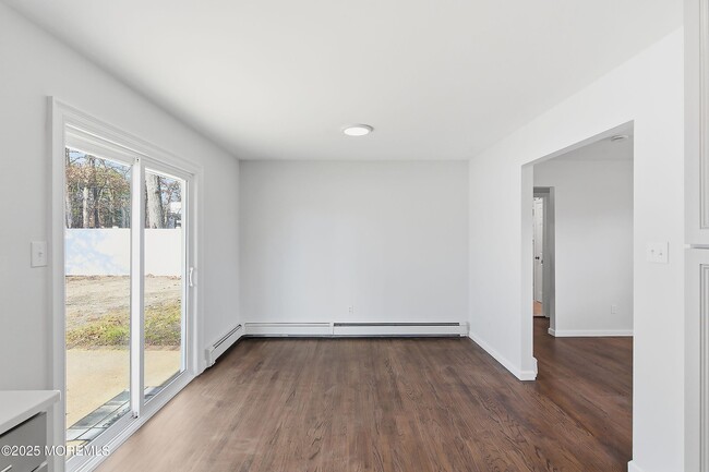 Building Photo - 501 Adolphus St