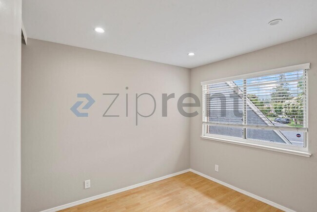 Building Photo - 502 Pine Wood Ln