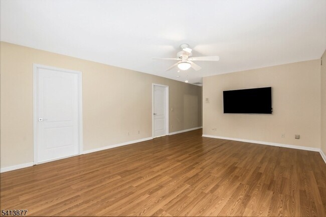 Building Photo - 10 N Rd