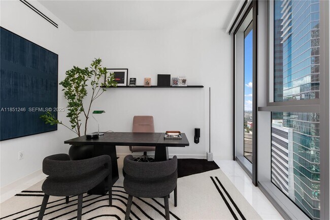 Building Photo - 300 Biscayne Blvd Way