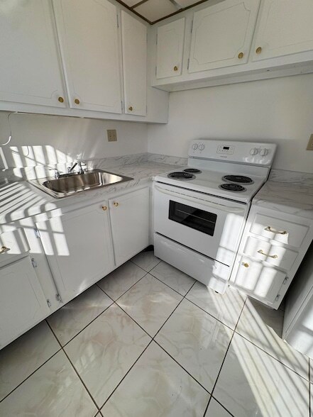 Building Photo - 230 Bedford E