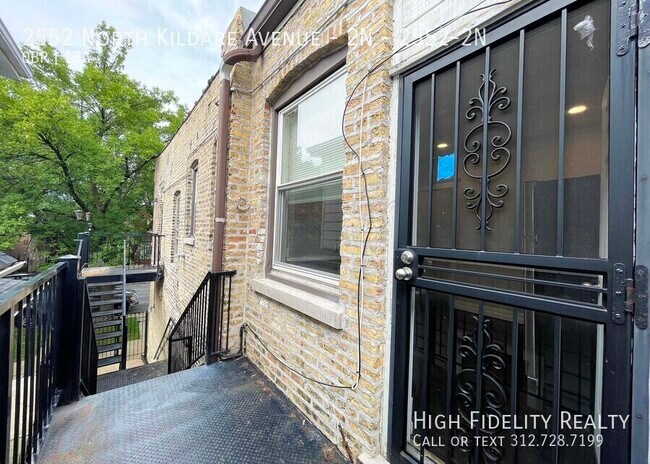 Building Photo - 2552 N Kildare Ave