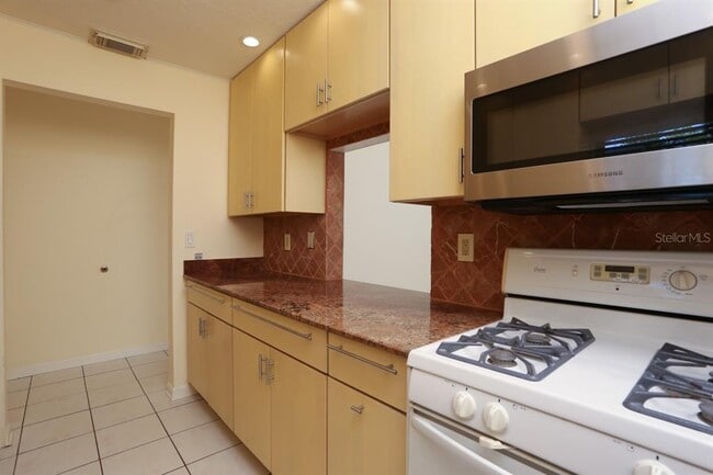 Building Photo - 4755 Village Garden Dr