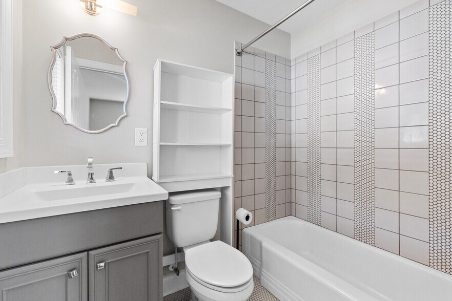 Building Photo - 705 W North St