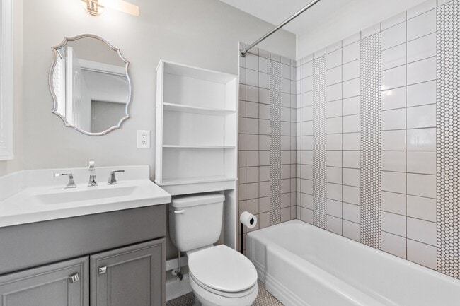 Building Photo - 705 W North St