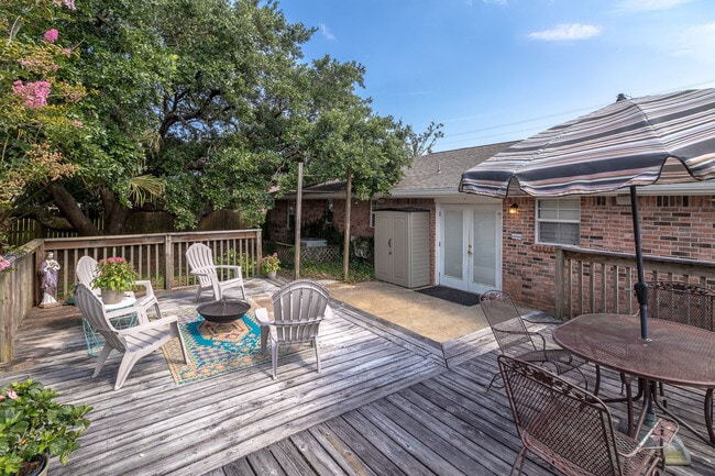 Building Photo - 611 Highland Dr