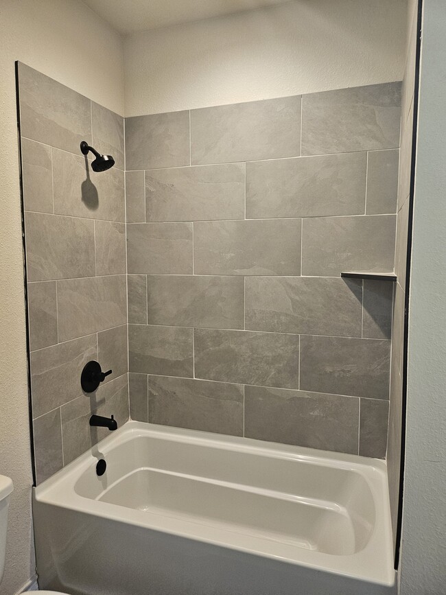 Building Photo - 6848 Lakeridge Dr