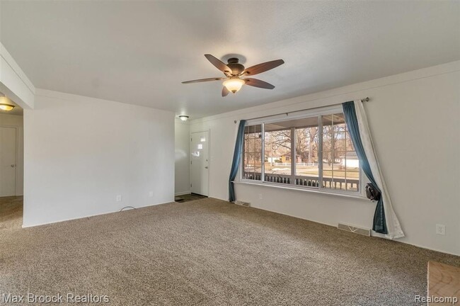 Building Photo - 1102 Davenport Dr