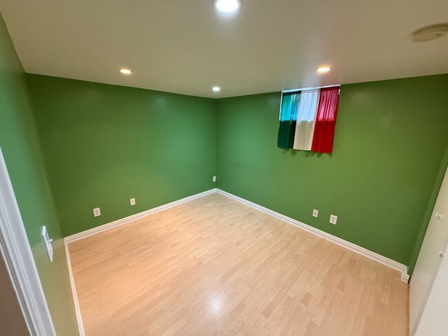 Building Photo - Beautiful 4 bedroom 3 bathroom home!