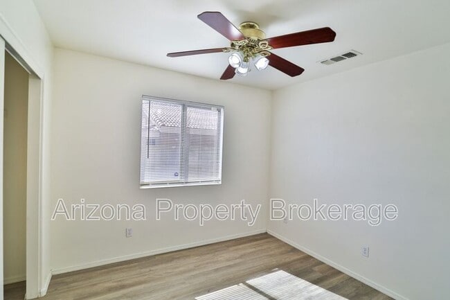 Building Photo - 1710 E Horseshoe Ave