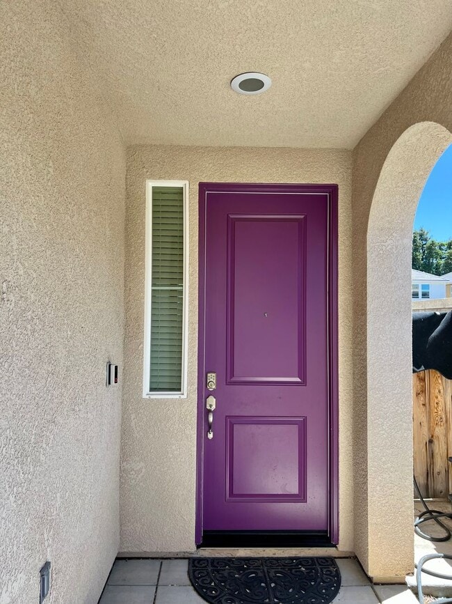 Building Photo - Stunning 3-Bed, 2.5-Bath Home Near Clovis ...