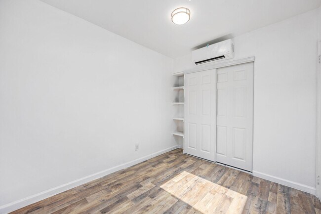 Building Photo - 657 Evergreen Ave