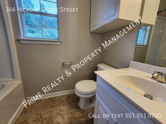 Building Photo - 366 Hickory Grove St