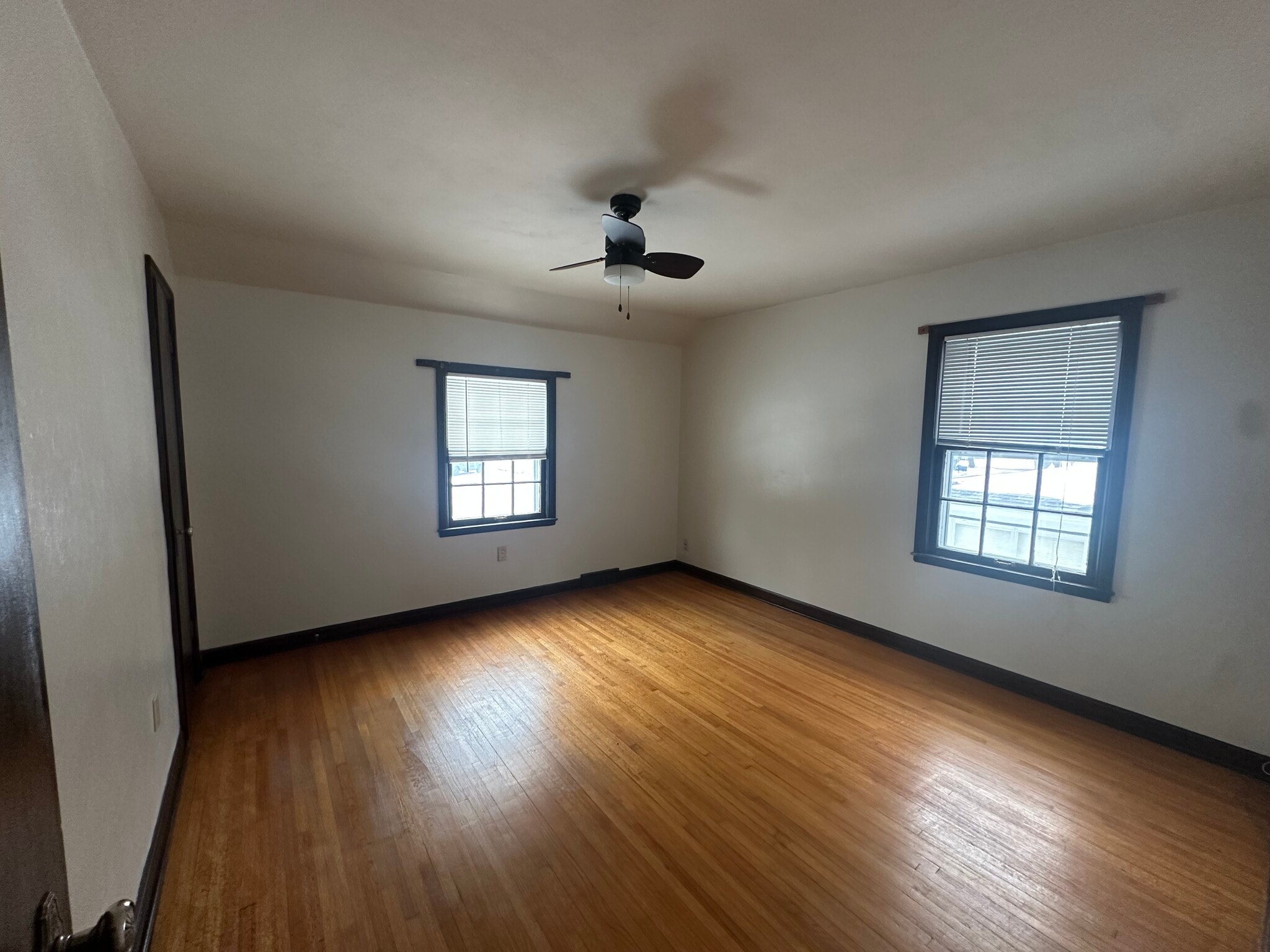 Building Photo - 2622 Linden Ave