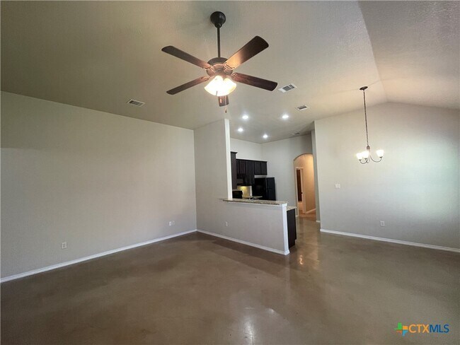 Building Photo - 758 Saengerhalle Rd