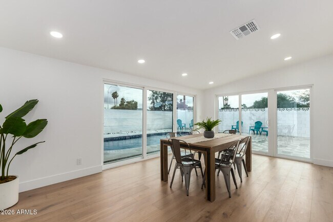 Building Photo - 8401 E San Miguel Ave