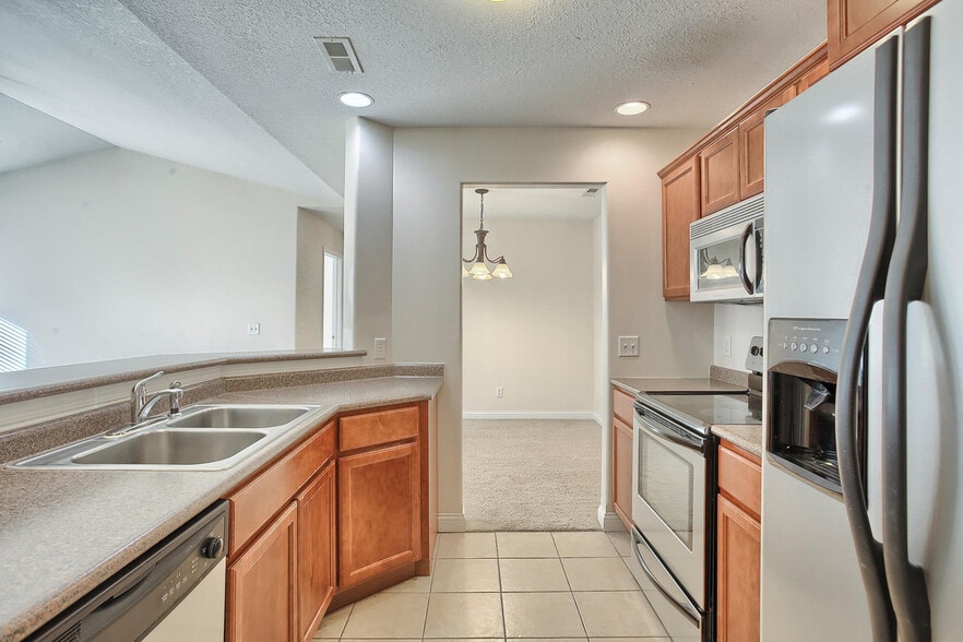 Stainless steel applances - 703 N Prairie View Rd