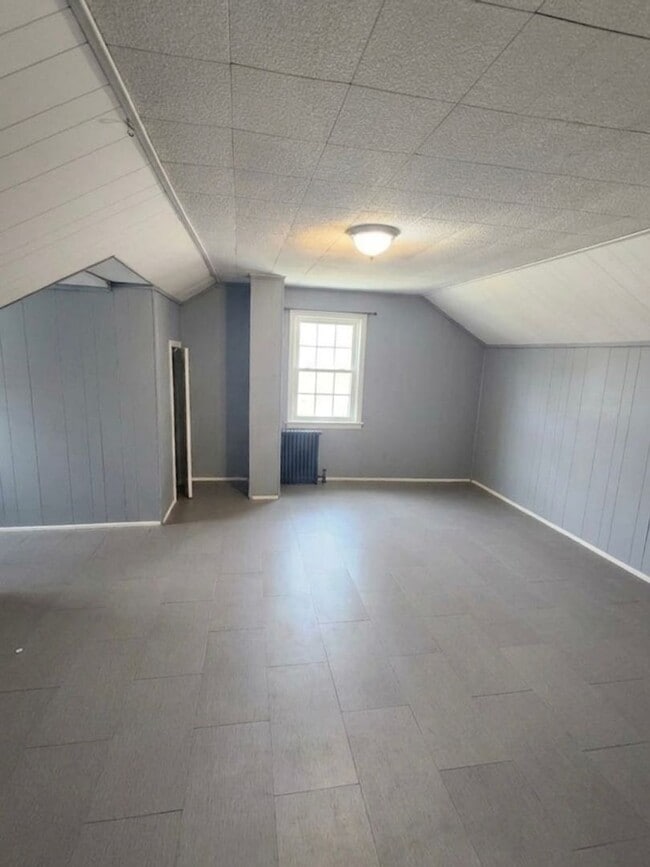 Building Photo - 806 Lindegar St
