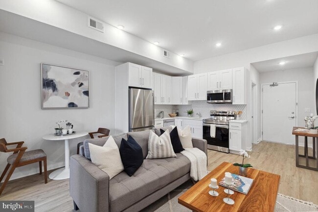 Building Photo - 1330 S Patton St