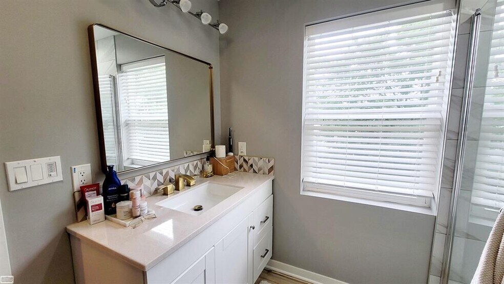 Building Photo - 1277 E Lincoln St