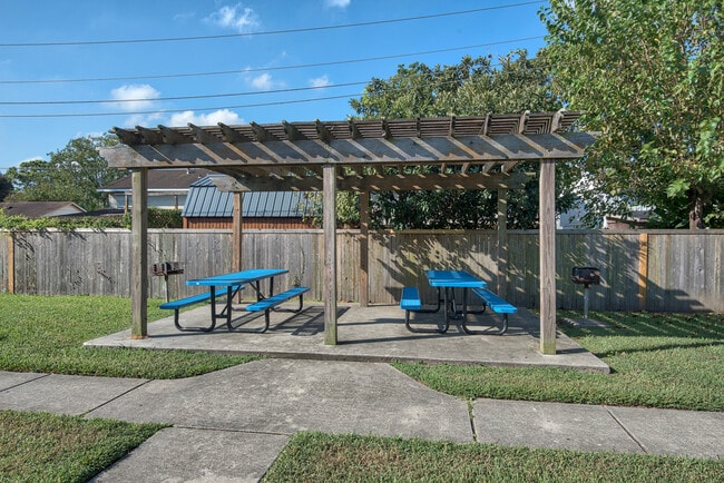 Building Photo - The Pines Apartments