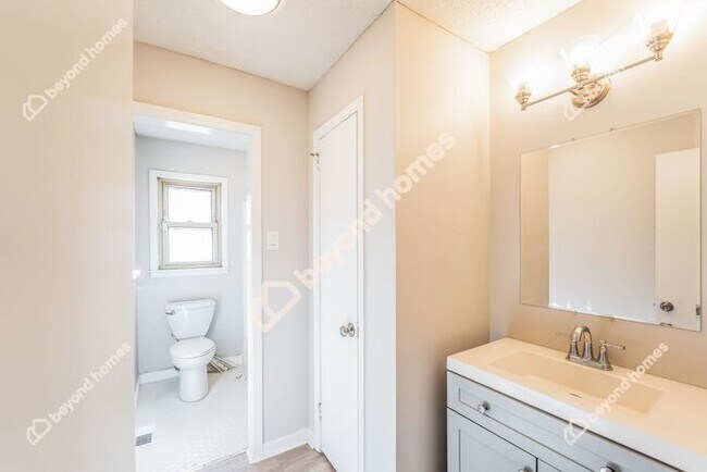 Building Photo - Beautifully Modernized 3 BR and 2 BA in on...