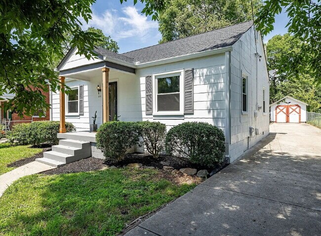 Building Photo - Vintage Charm, Modern Comfort & a Fully Fenced Backyard in Madison