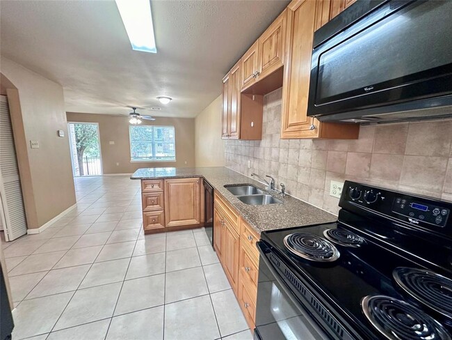 Building Photo - 10070 Emnora Ln