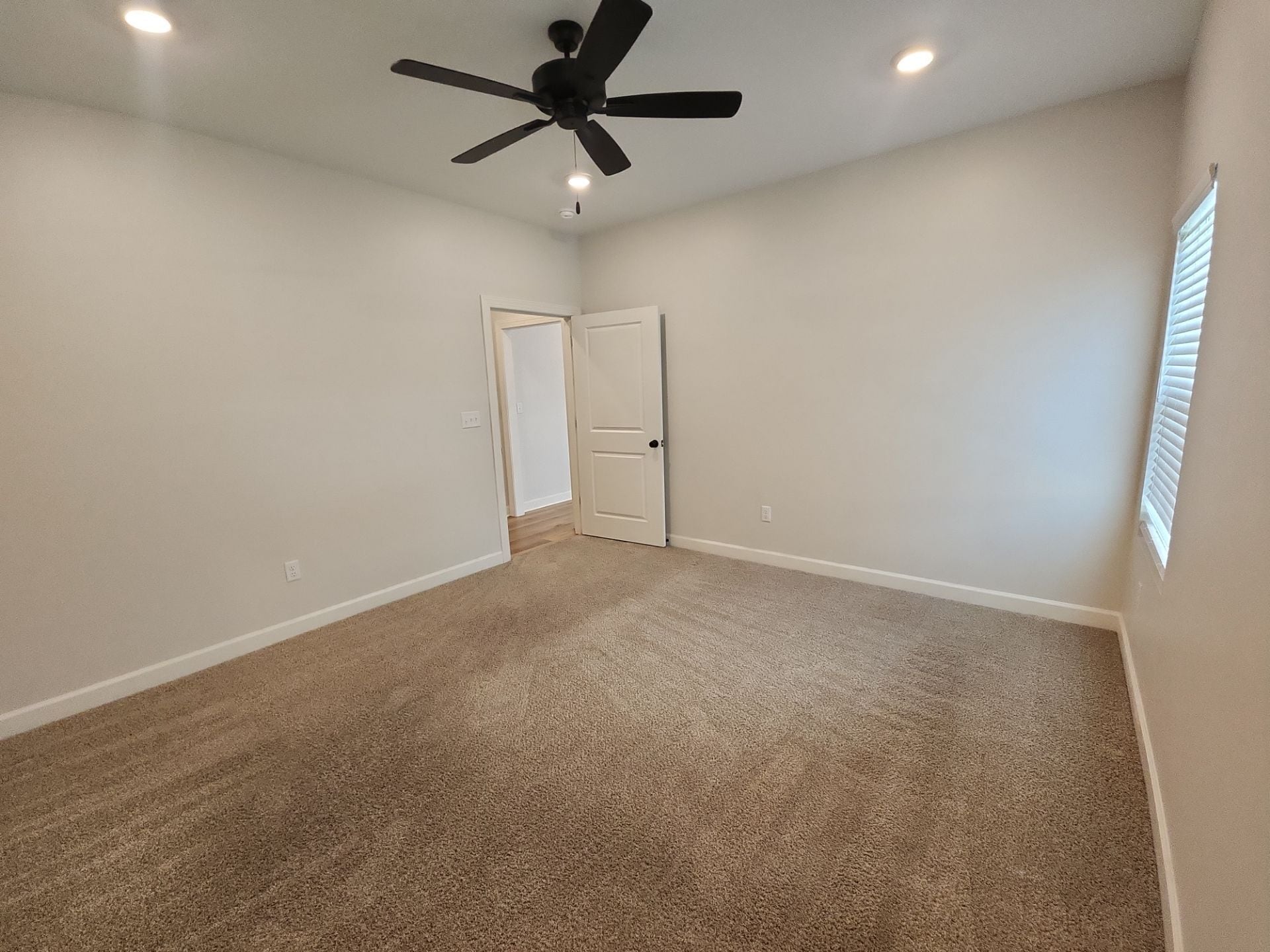 Building Photo - 390 N Liberty St