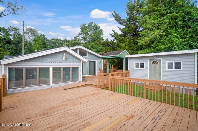 Building Photo - 9 Admiral Dr