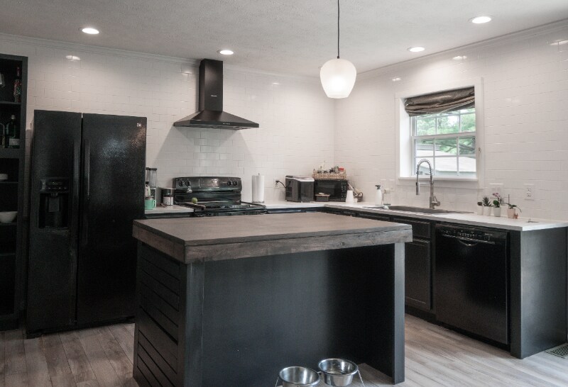 Building Photo - 24 Oakcrest Dr